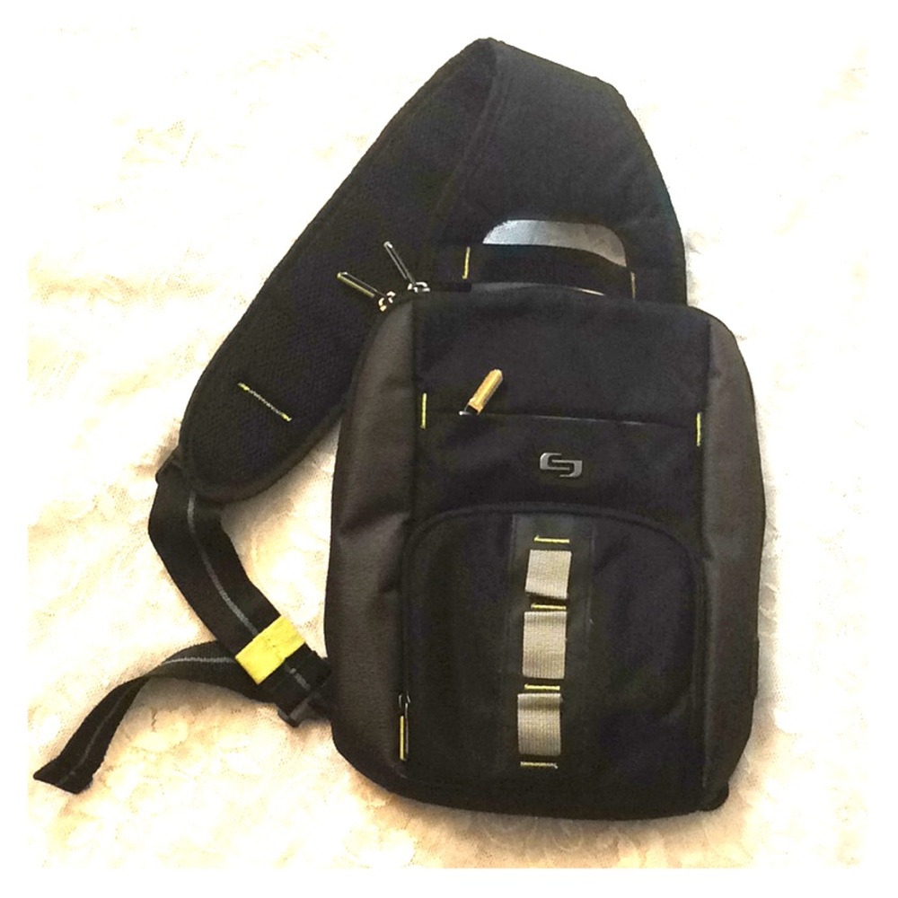 Solo 13-inch iPad Sling Travel Bag Multicolored